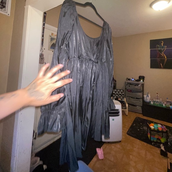 open neck/collar, flowy, glitzy, metallic sheen mini dress or tunic - Picture 4 of 7